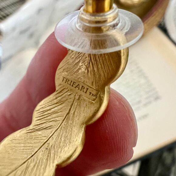 Vintage 80s TRIFARI Gold Braided Hoop Earrings Signed Push Back - Picture 3 of 7